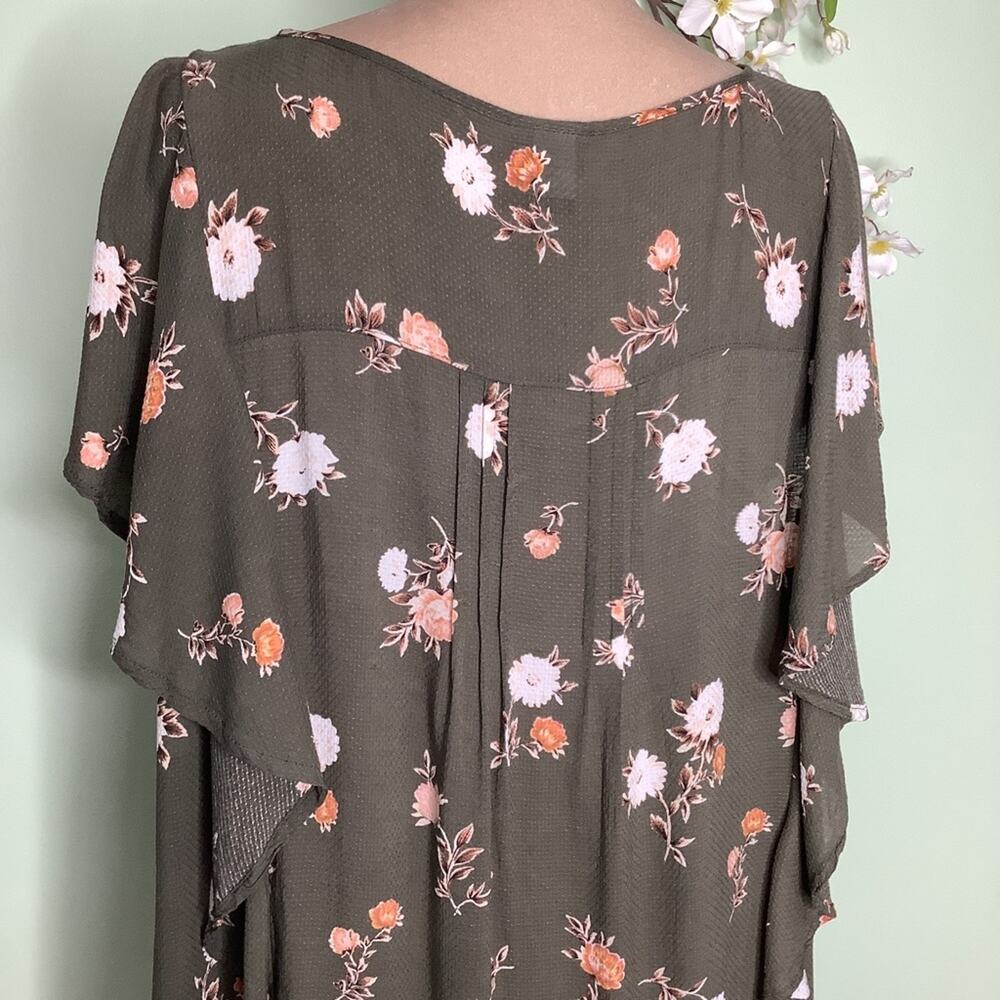 Torrid Floral Pin Tuck Button Front Flutter Ruffl… - image 8